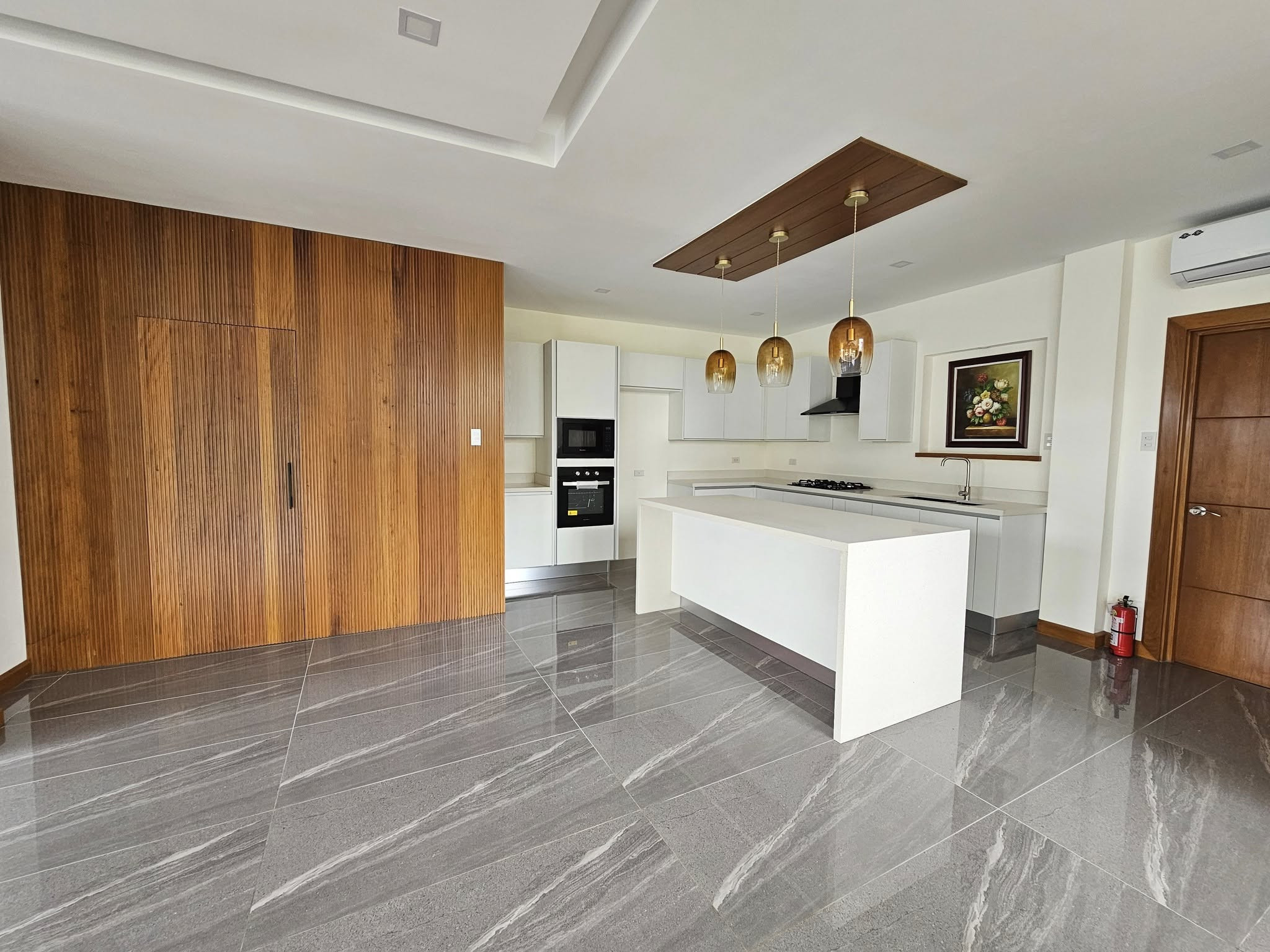 Secure this 3-Storey Brand-New House photo 3