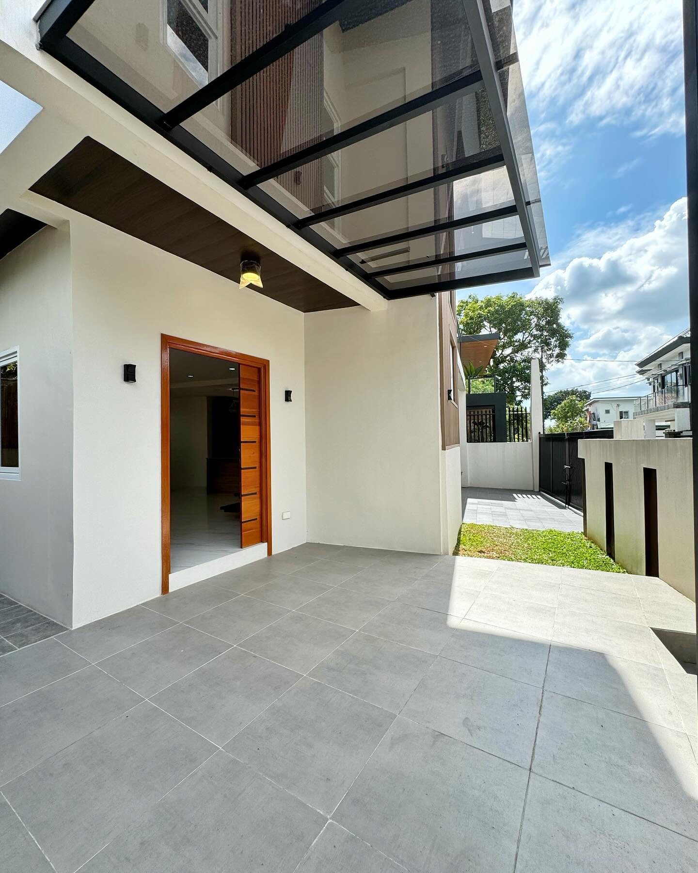 Brand New Modern House w/ Pool for Sale in Marcos Highway Antipolo City photo 2