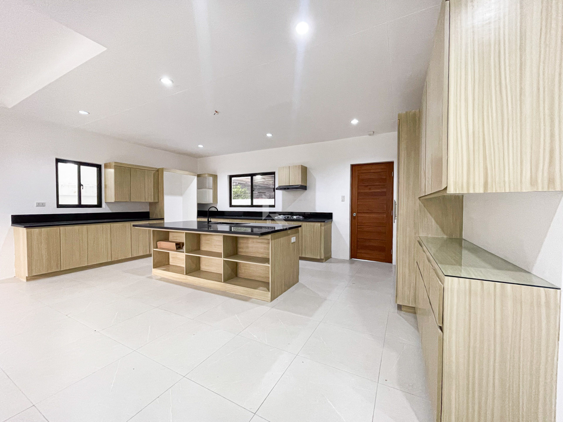 Elegant Modern Contemporary House and Lot in Marcelo Green Village photo 3