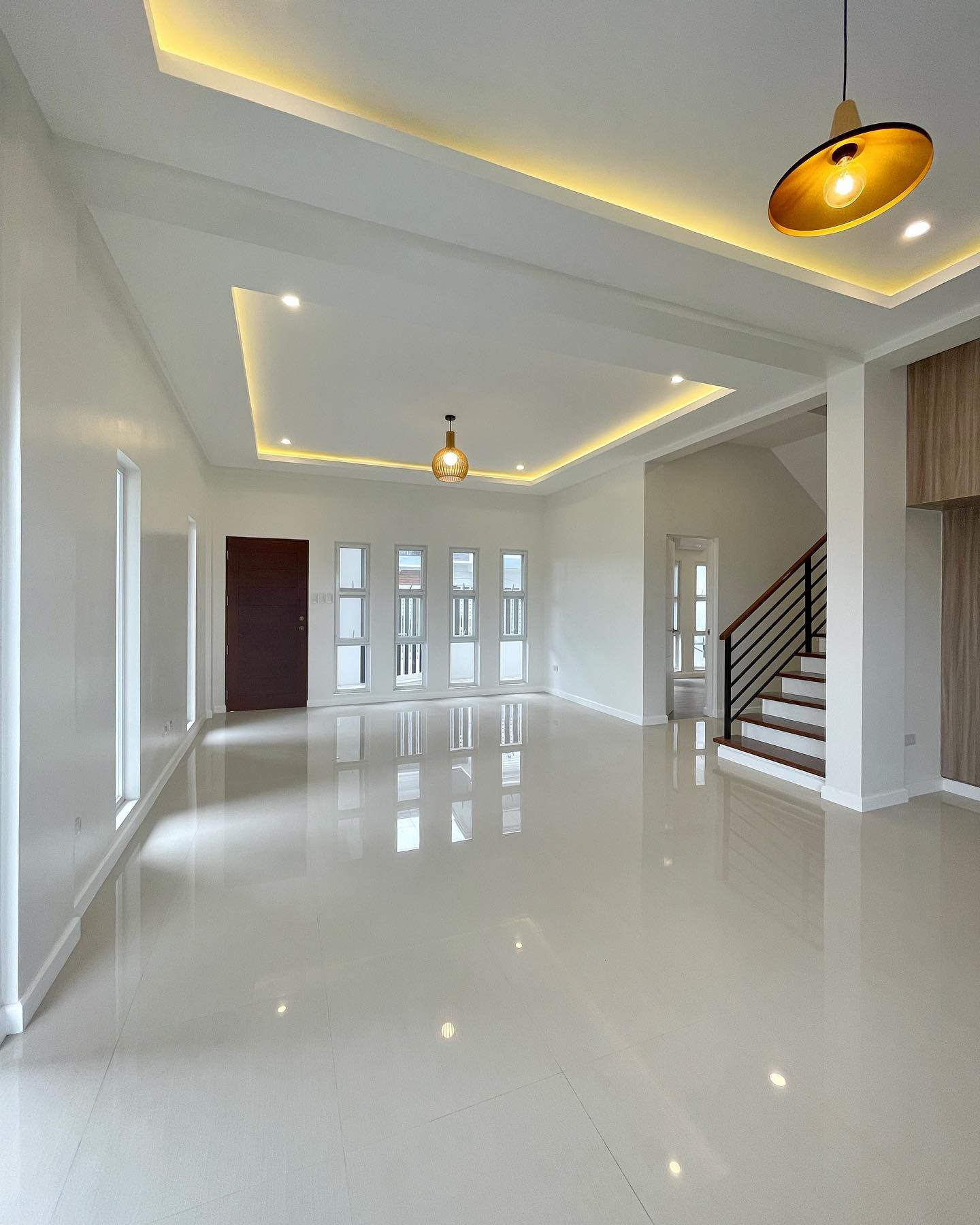 Brand New Modern House for Sale in Greenwoods Executive Village photo 4