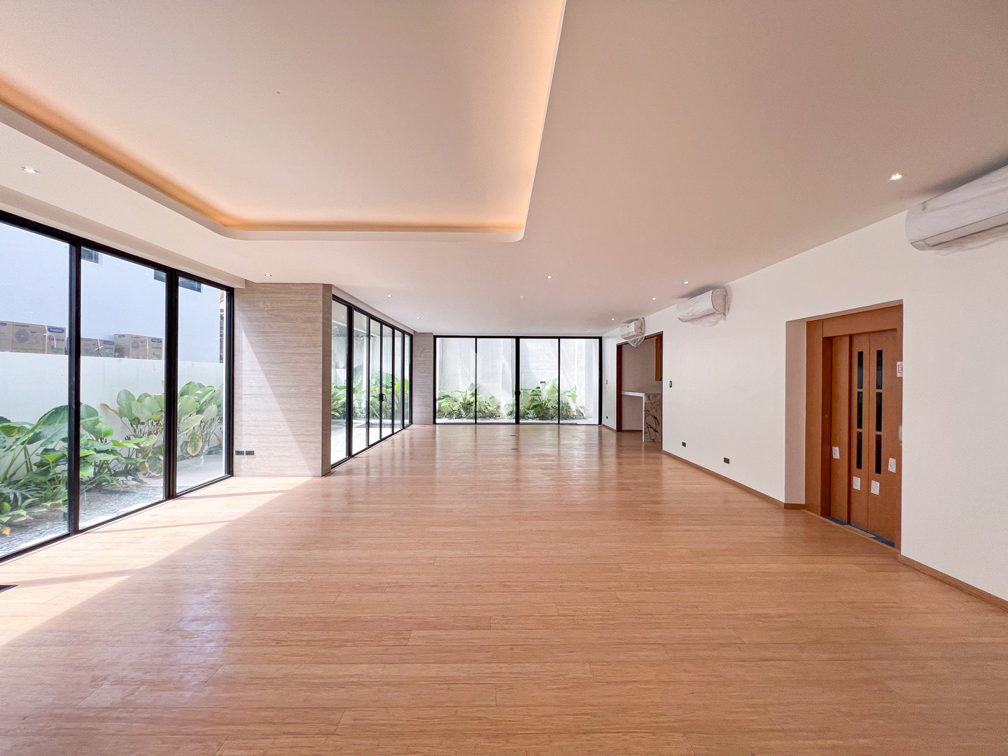 Sophisticated Modern Tropical House and Lot For Sale in Ayala Alabang Village photo 2