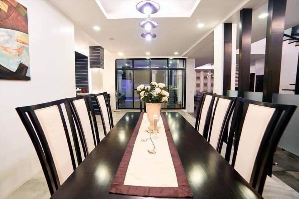 6 Bedroom Luxury Seaside House and Lot with photo 5