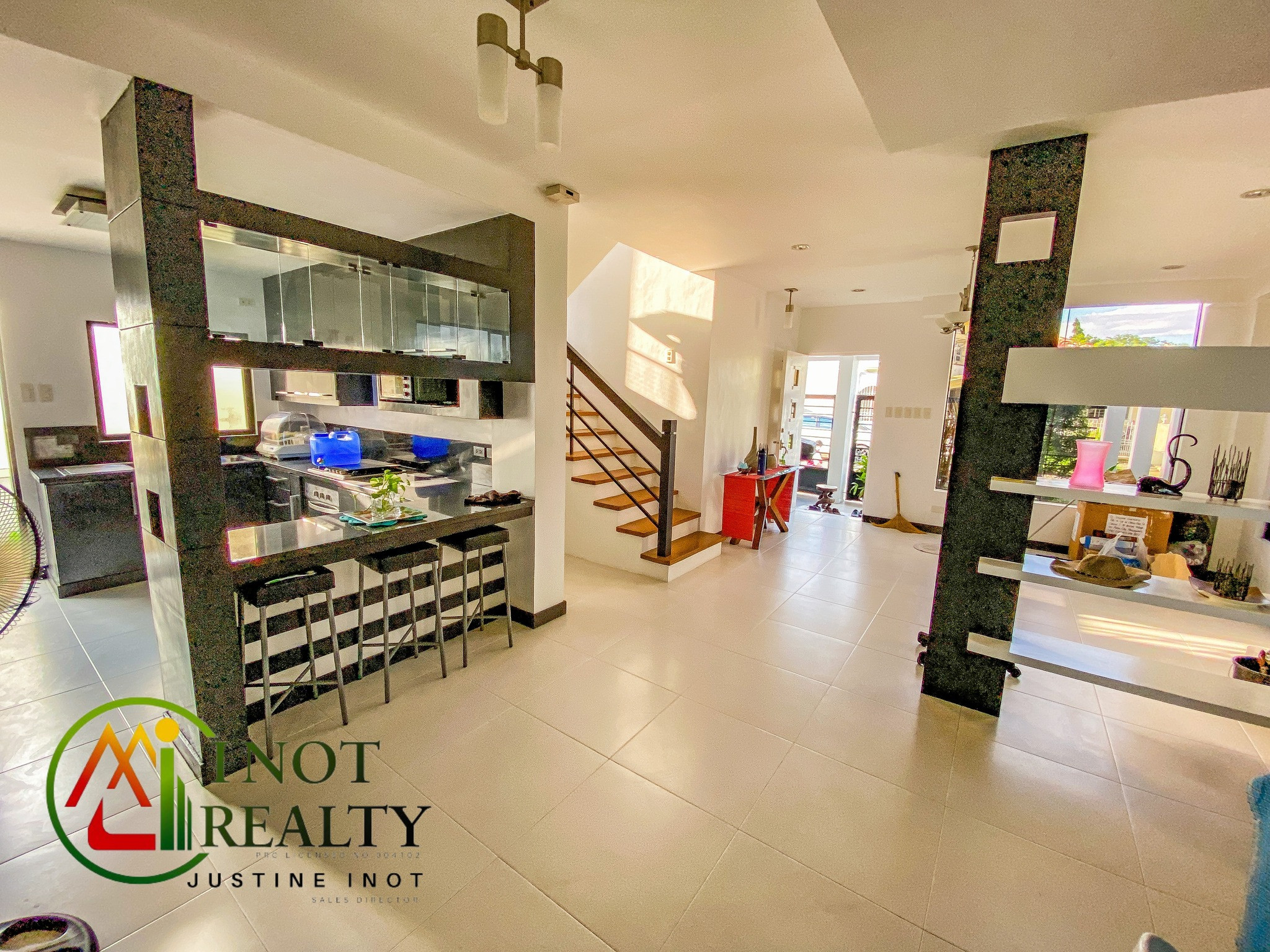 Spacious 3 Storey Single Attached House photo 1