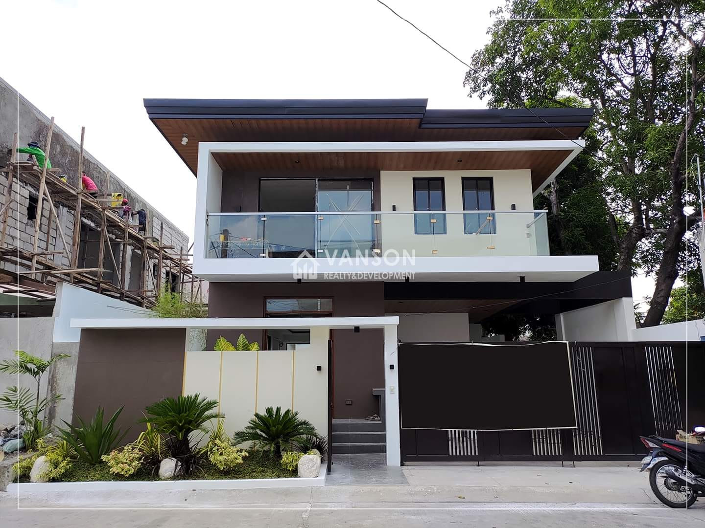 HOUSE AND LOT FOR SALE IN BF HOMES photo 1