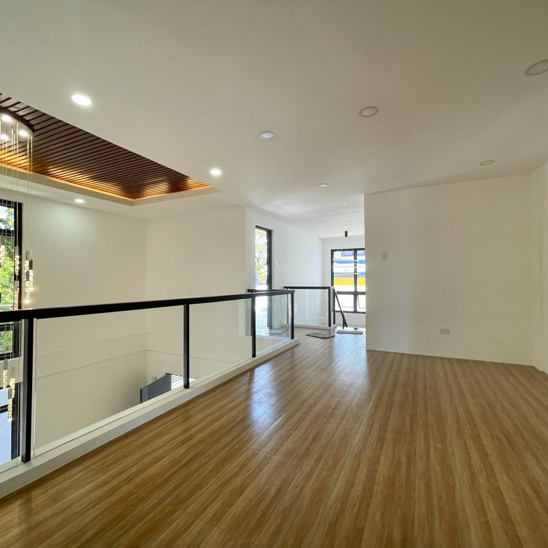Corner Modern Tropical Home for sale in BF Resort Village, Las Piñas City photo 5