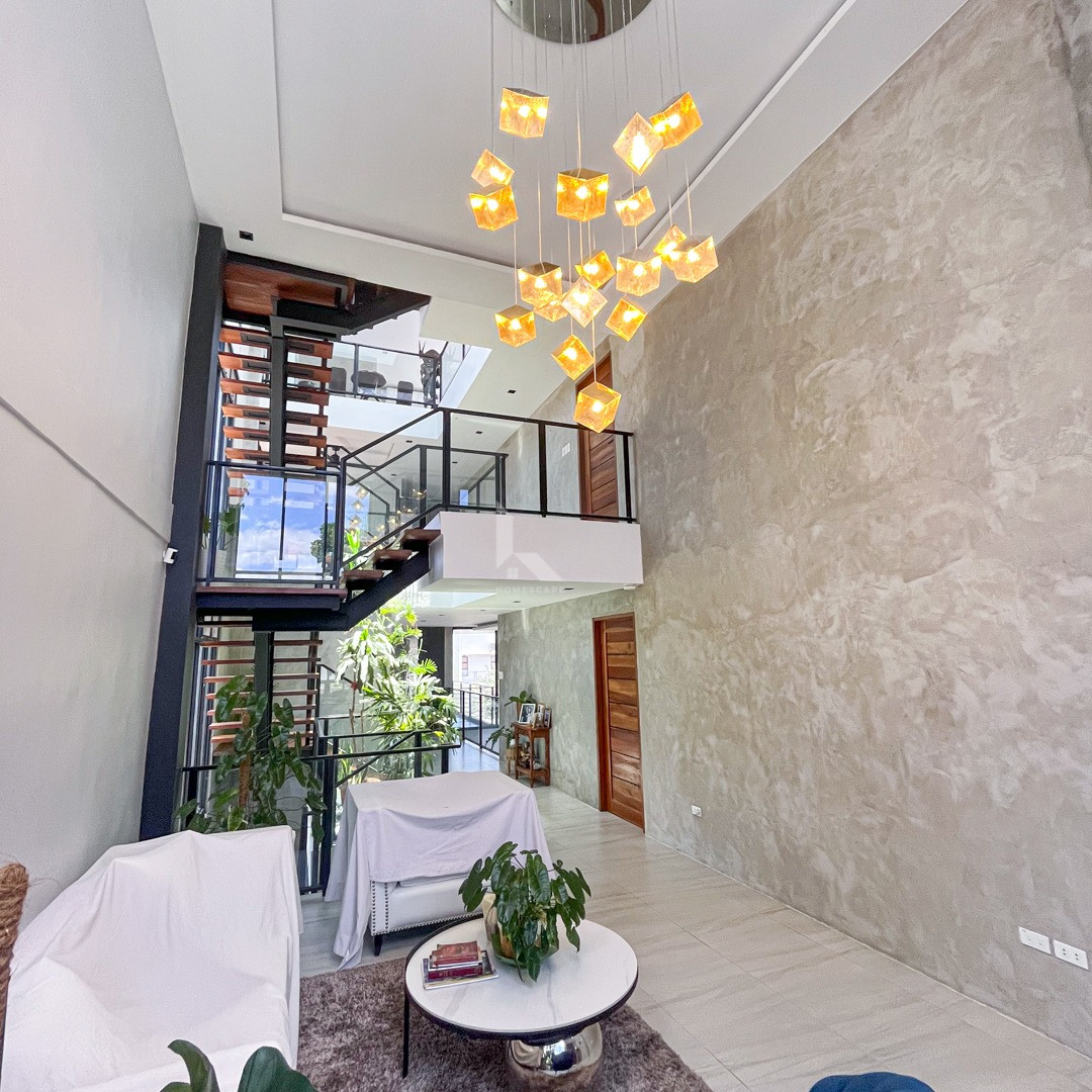 Picturesque Modern House and Lot photo 4