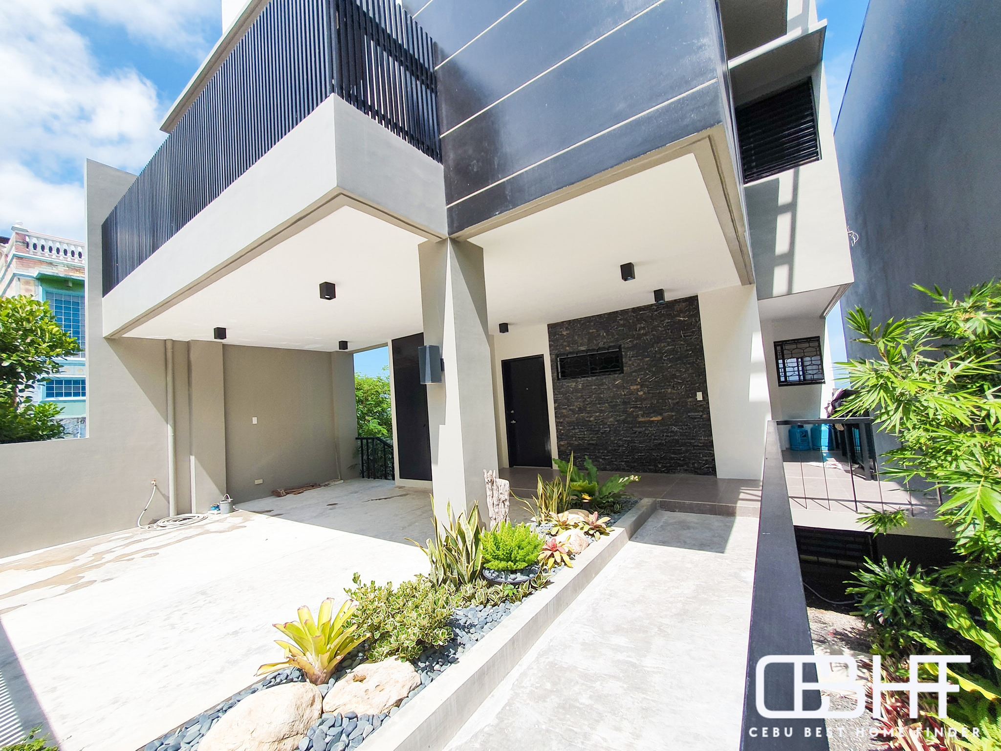 Overlooking & Semi Furnished Modern Tropical House for Sale photo 2