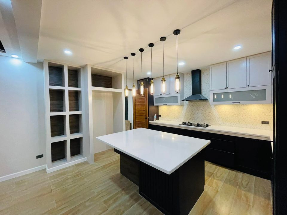 Brandnew 5 Bedroom house For Sale in Greenwoods Exec Village Pasig photo 4