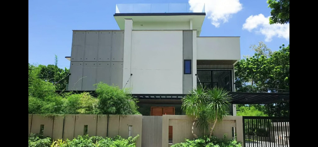An Elegant 5 Bedroom Home for Sale in Manila Southwoods photo 1