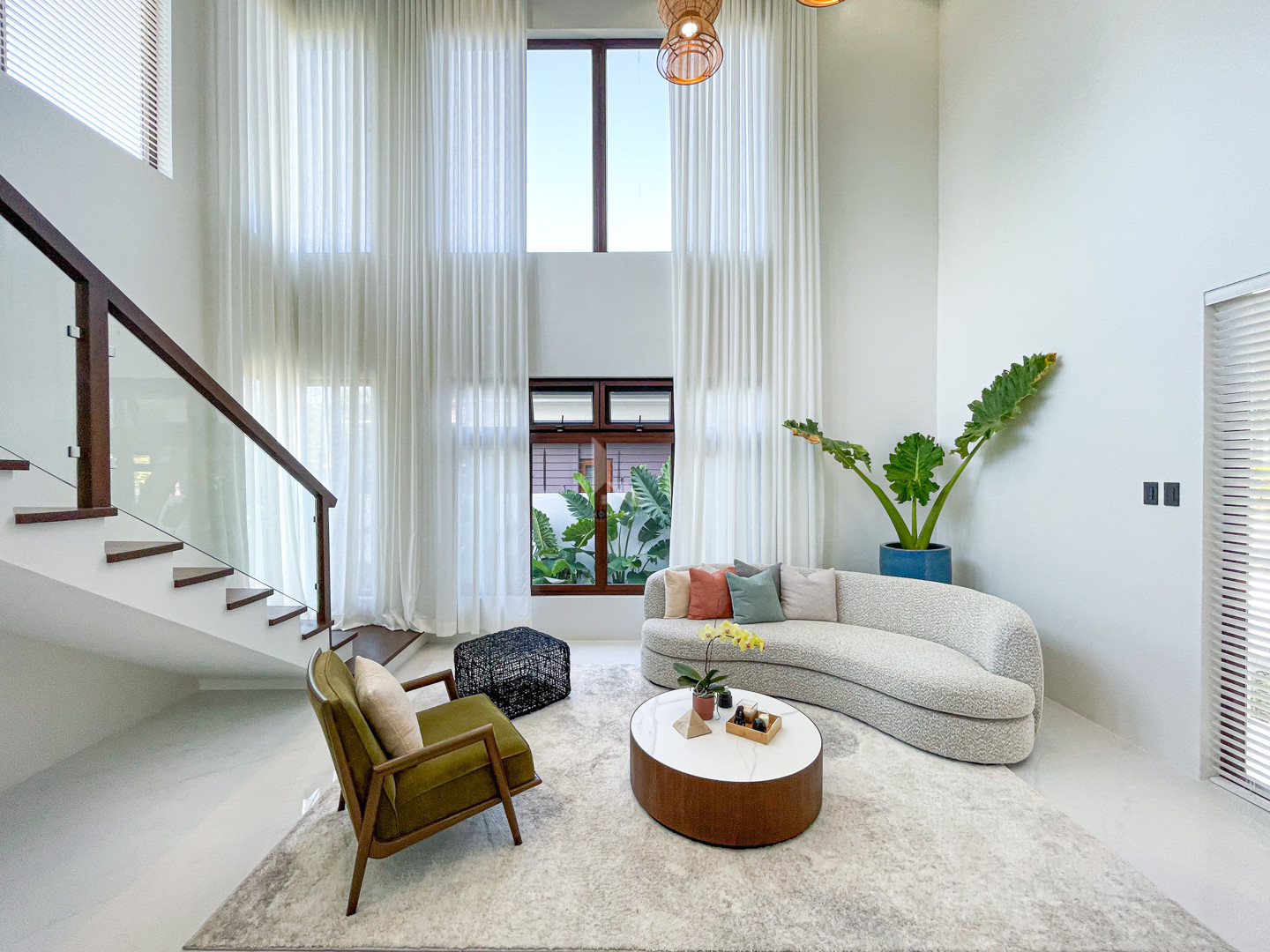 Classy Modern Contemporary House and Lot For Sale in Verdana Homes photo 2