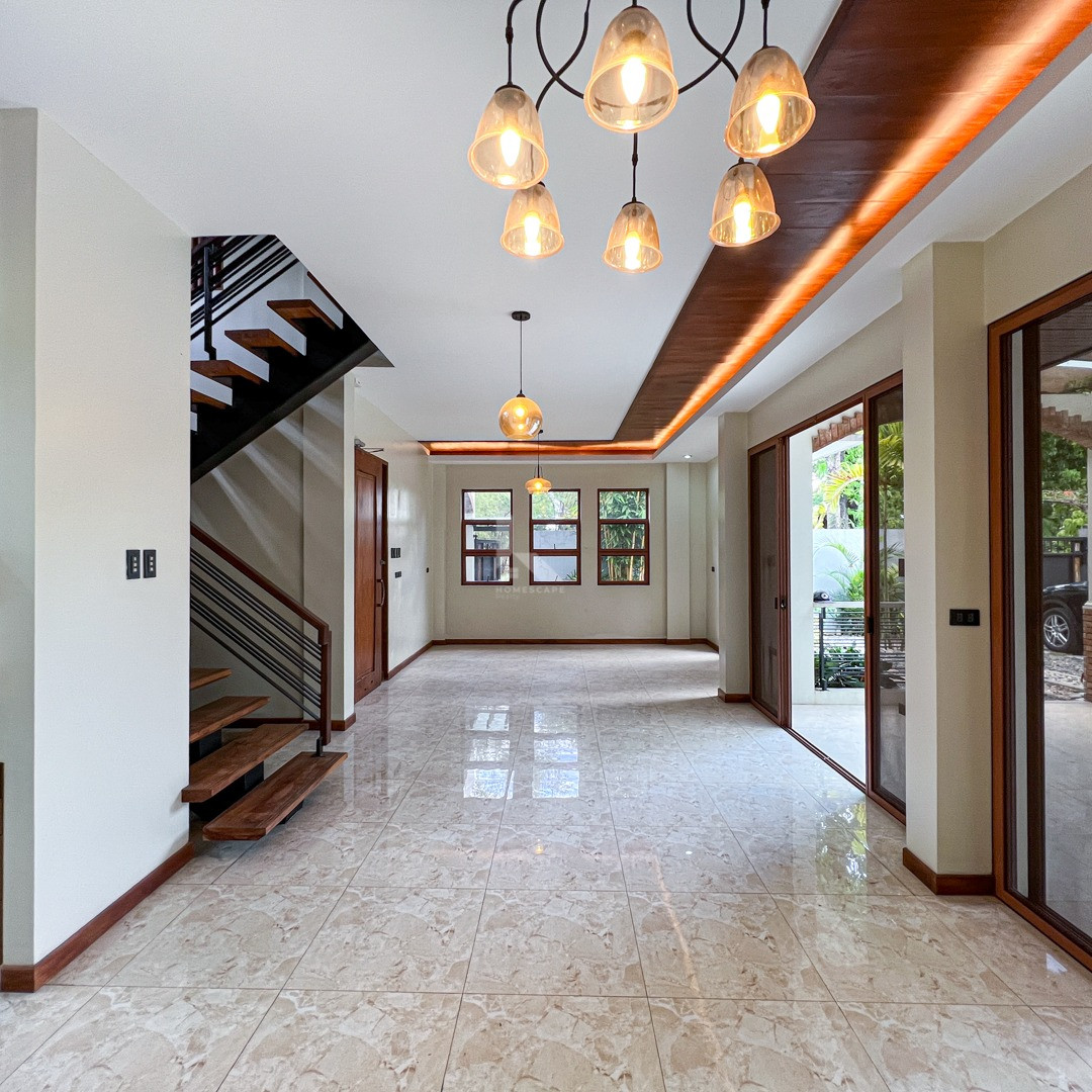 Cozy House with Vast Two-Lots For Sale in Woodridge Heights, Marikina City photo 3