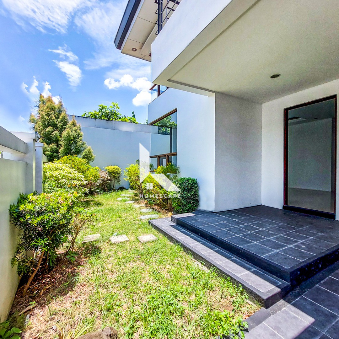 Gorgeous Brand New 2 Storey House for Sale in BF Homes photo 2