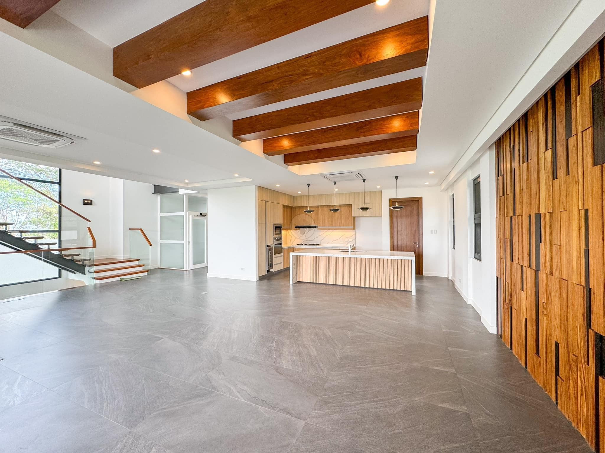 An Enchanting 4 Bedroom House and Lot for Sale photo 4