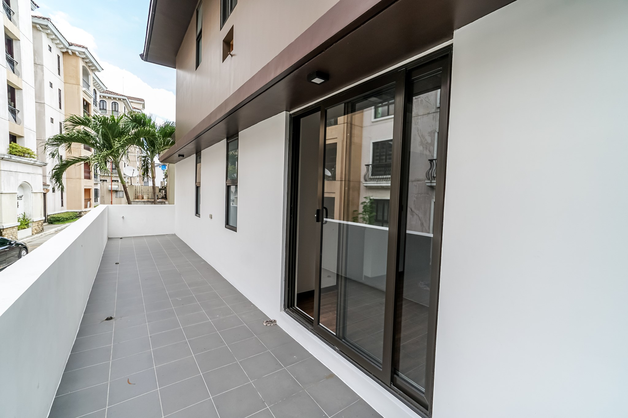 Brand new top-end house and lot with elevator located in McKinley Hills Village photo 2