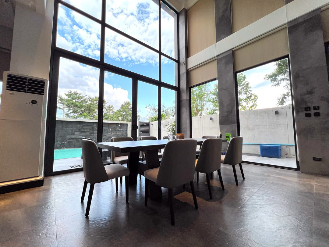 Astonishing House and Lot for Sale photo 3