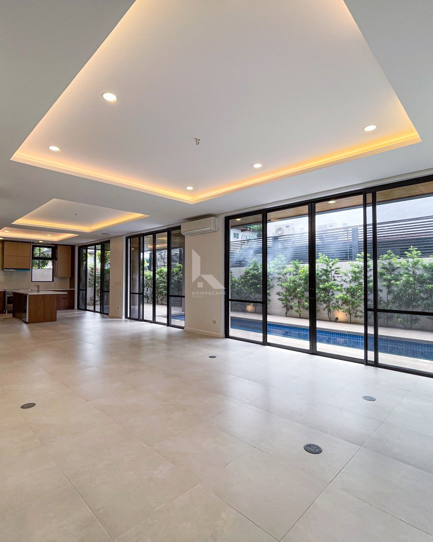 Upscale Modern Tropical Home in Ayala Alabang Village photo 3