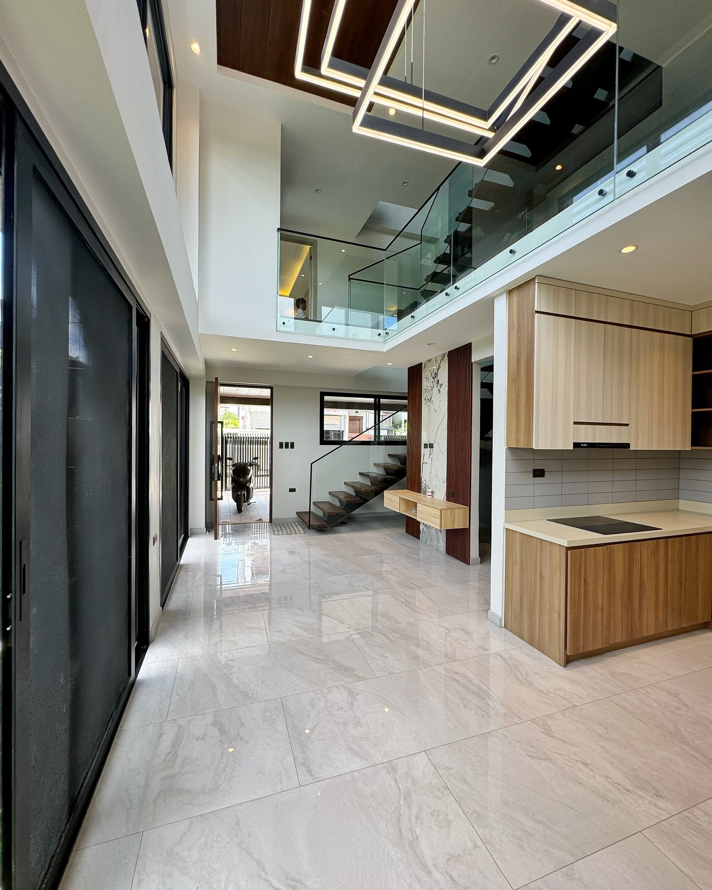 Brand New Modern 3-Storey House for Sale w/ Roofdeck and Dipping Pool photo 3