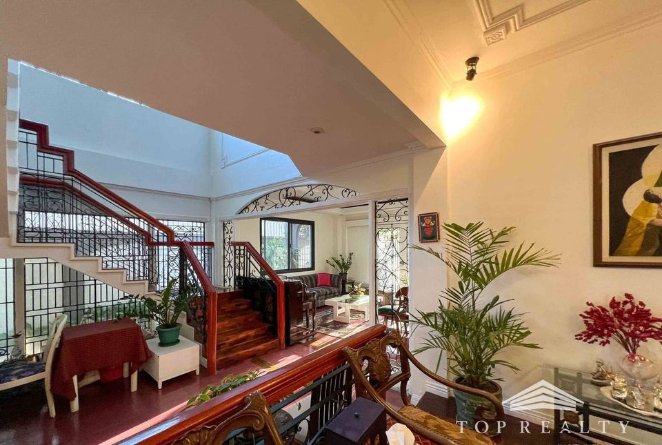Capitol Hills Golf Subdivision | Well Maintain 3 Bedroom 3BR Modern French style photo 3