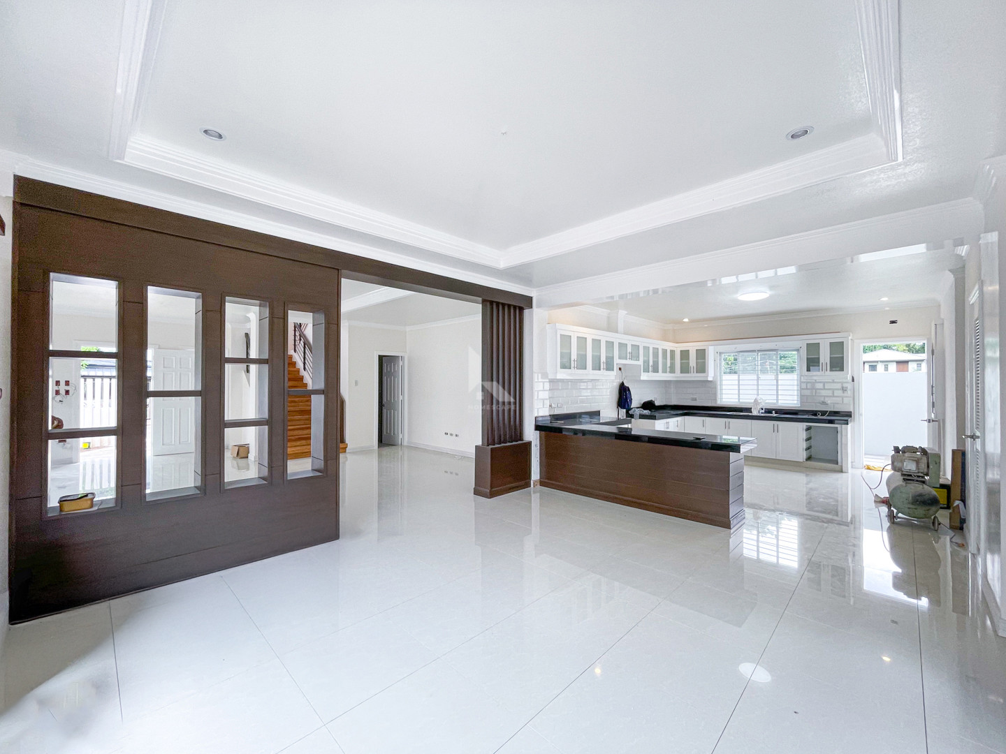 Bright and Airy Modern Contemporary House and Lot photo 2