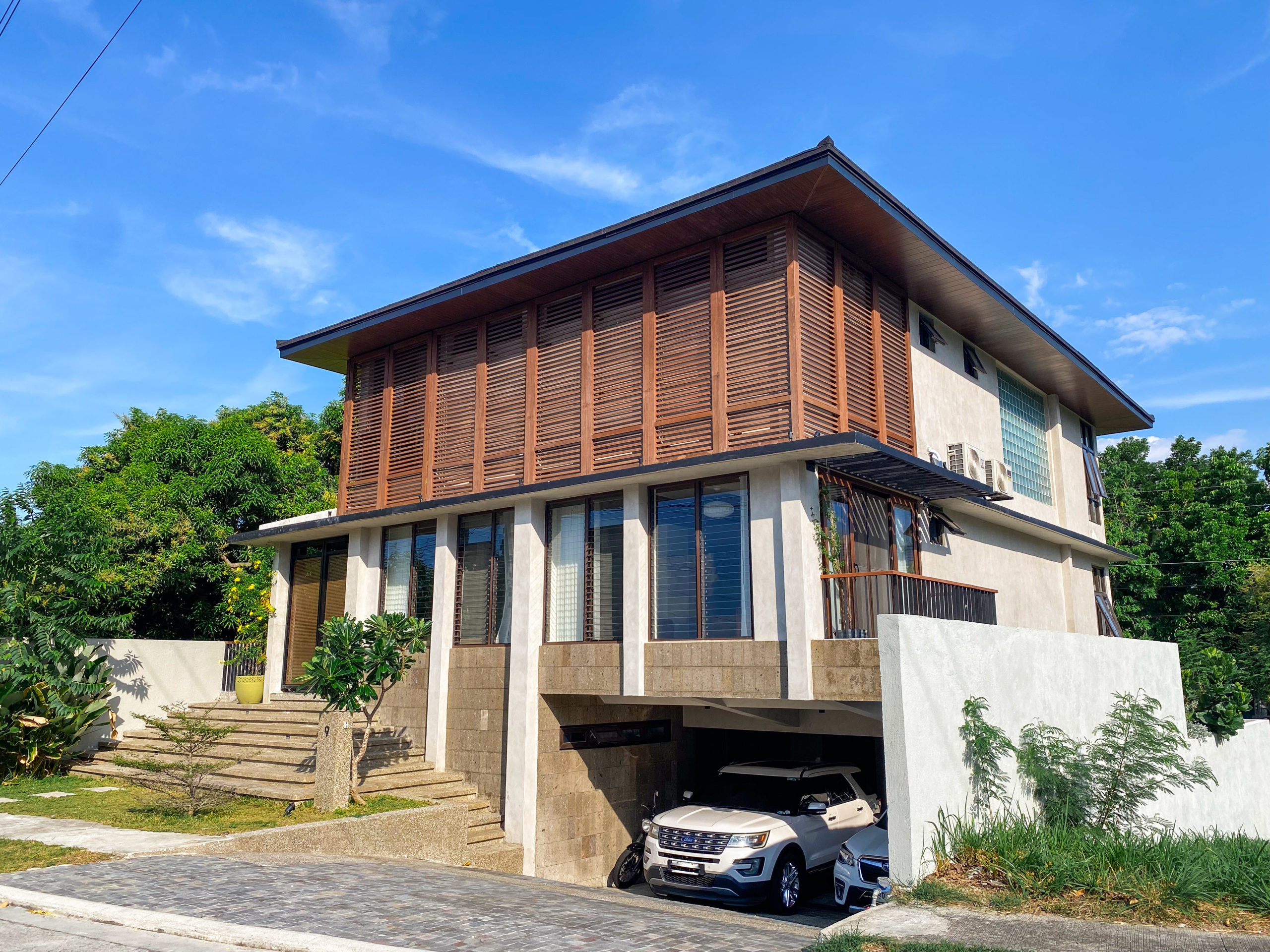 Contemporary 3-Bedroom House and Lot for Sale in Lindenwood Residences photo 1