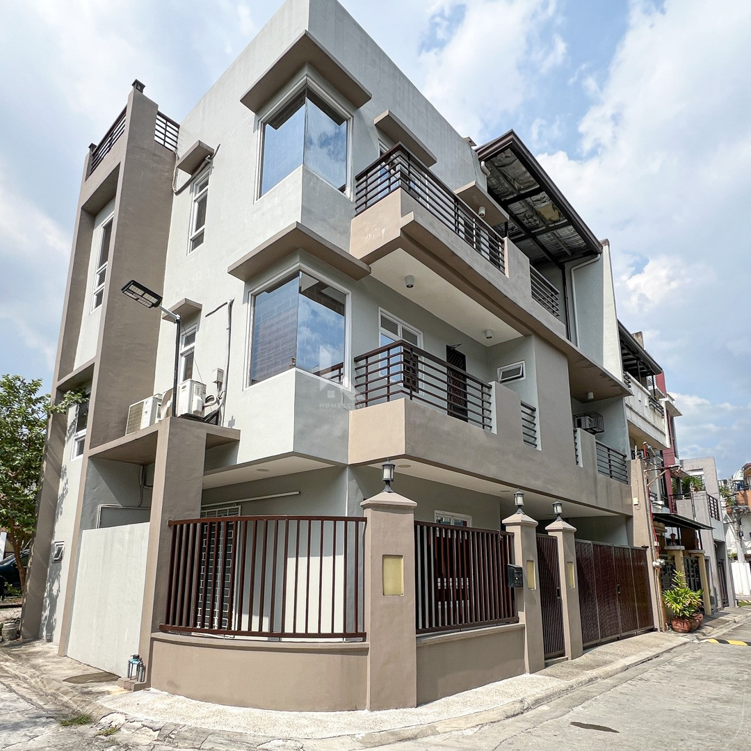 Vast Semi-Furnished Corner House and Lot For Sale photo 1
