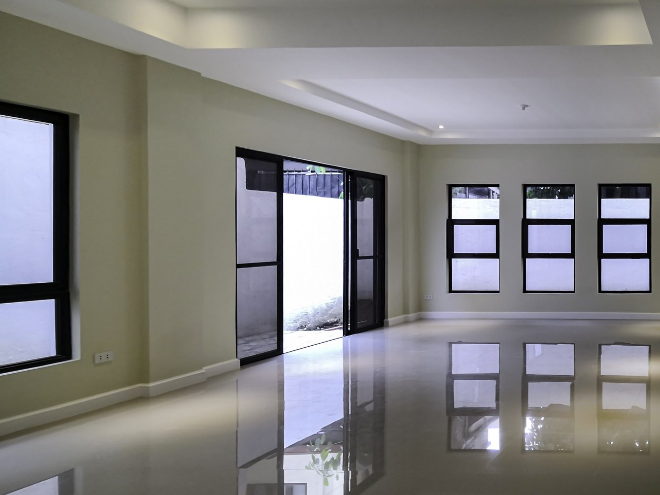 Modern 2-storey Home for Sale photo 4