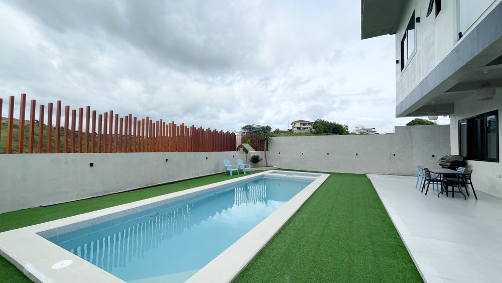 Remarkable modern concrete home for sale located in Sun Valley Estates photo 2