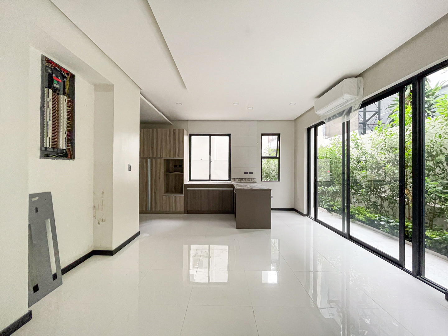 Elegant Modern Contemporary House and Lot photo 4