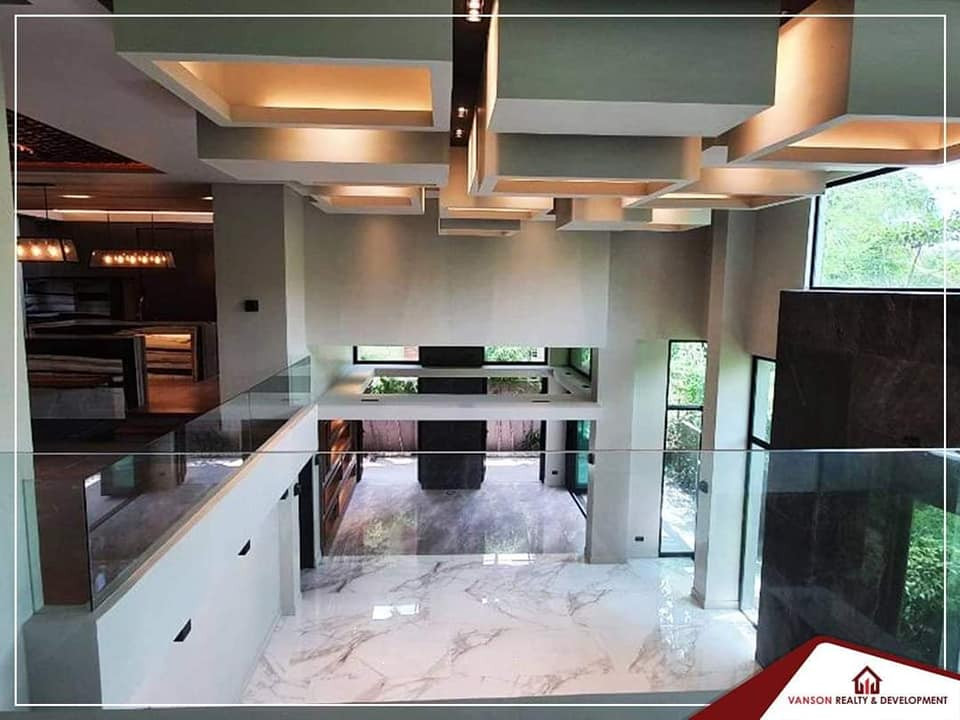 HOUSE AND LOT IN AYALA HEIGHTS, QUEZON CITY photo 3