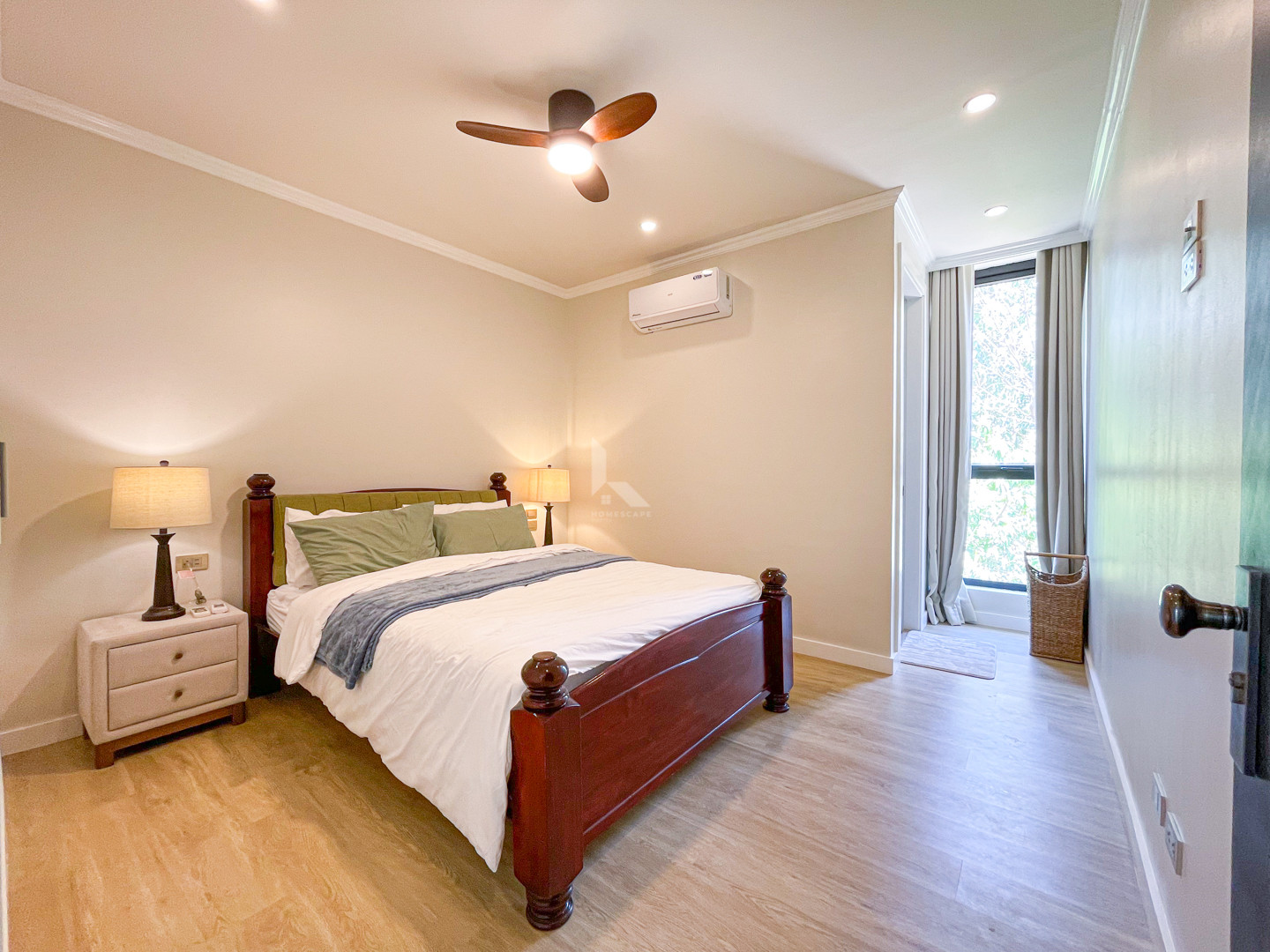 Sophisticated Modern Contemporary House and Lot For Sale in The Orchard photo 5