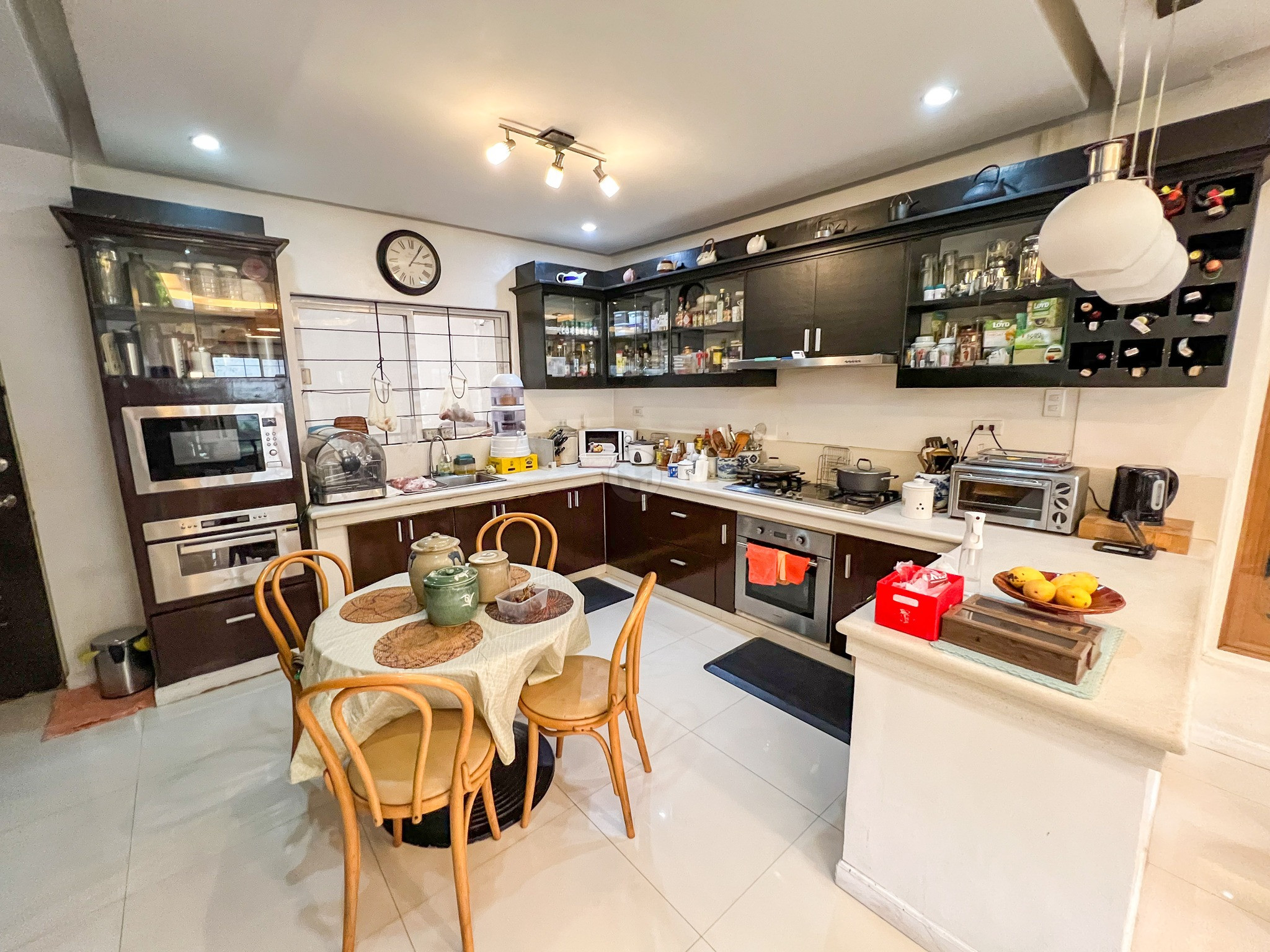 Peaceful Brick House with Lush Garden for Sale in Tierra Bella photo 3