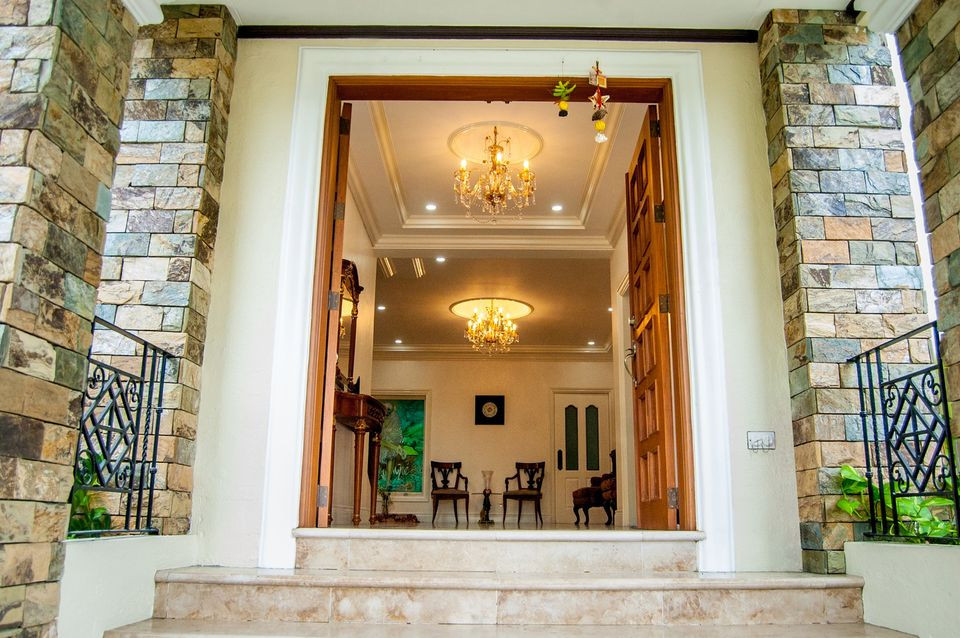 4BR HOUSE AND LOT FOR SALE AT HILLSBOROUGH ALABANG VILLAGE photo 3