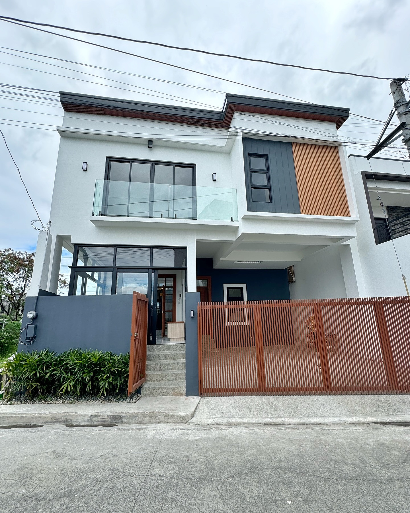 Brand New Modern Contemporary House for Sale photo 1