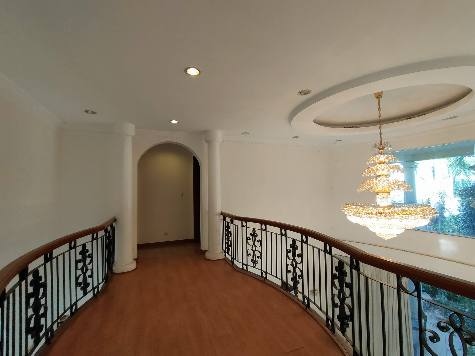 Corner Mansion in Hillsborough, Alabang photo 4