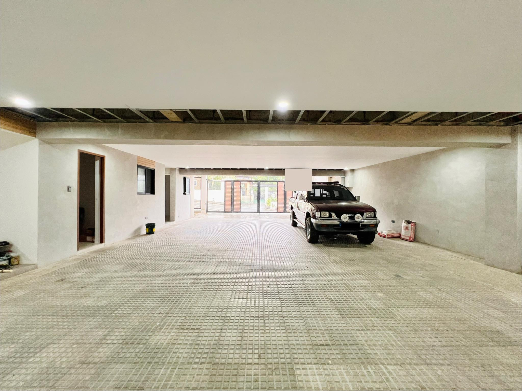 Uncover this Contemporary Brand-New House in BF Homes photo 2