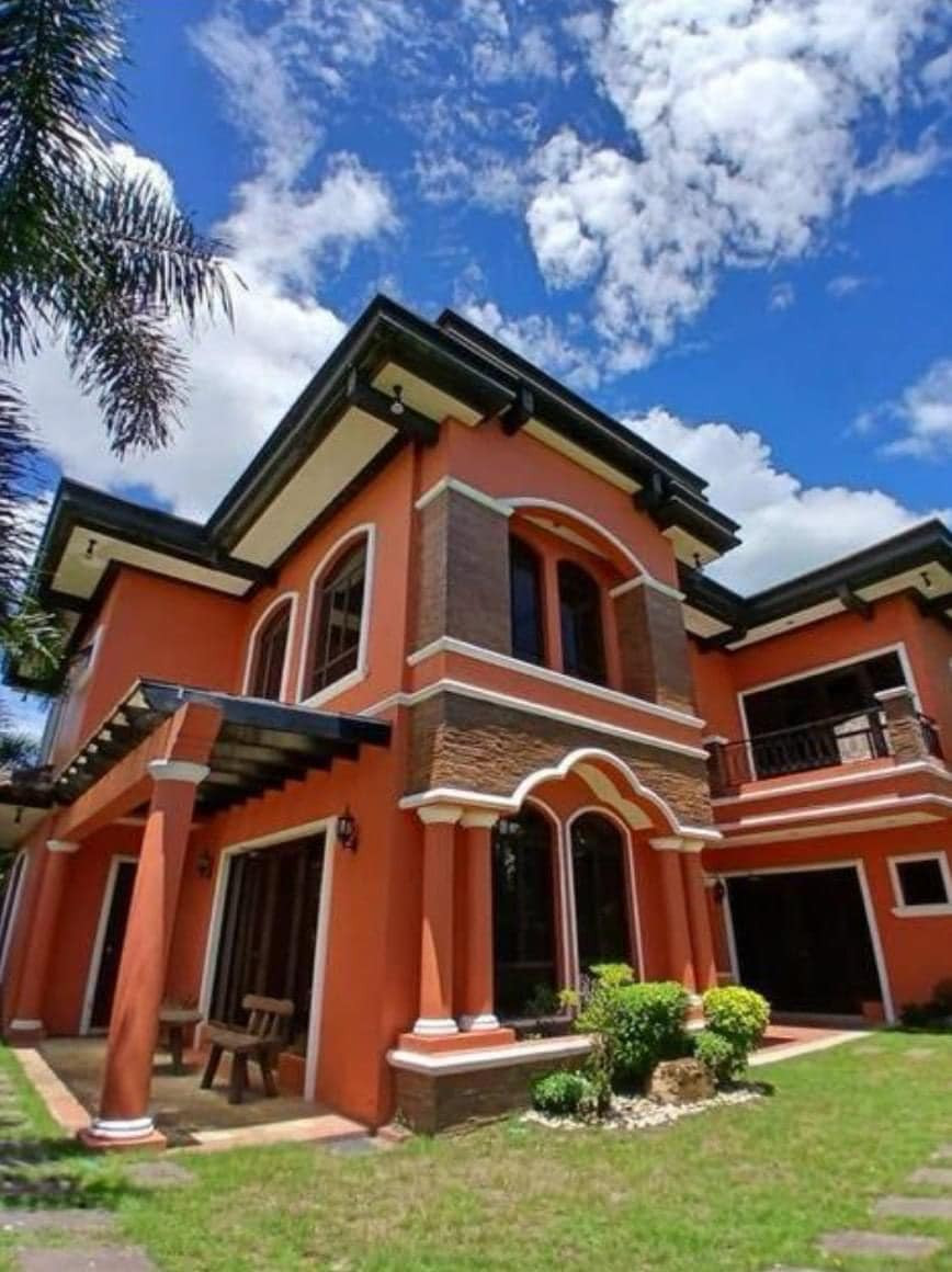 An Elegant 5 Bedroom House and Lot for Sale in Portofino South photo 2