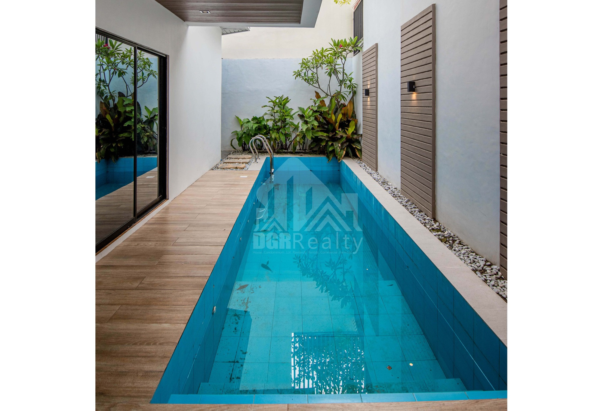 Two Storey House For Sale photo 4