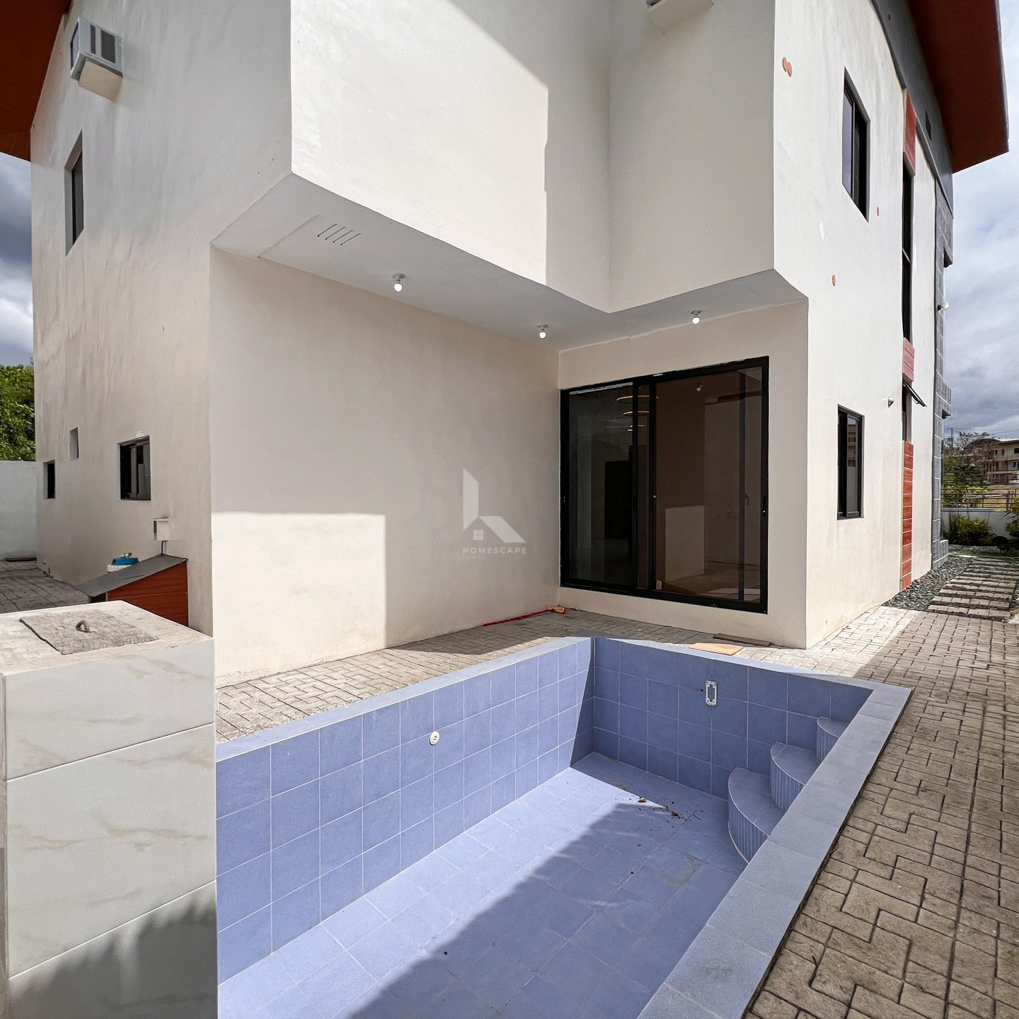 Sophisticated Designer Home For Sale photo 2