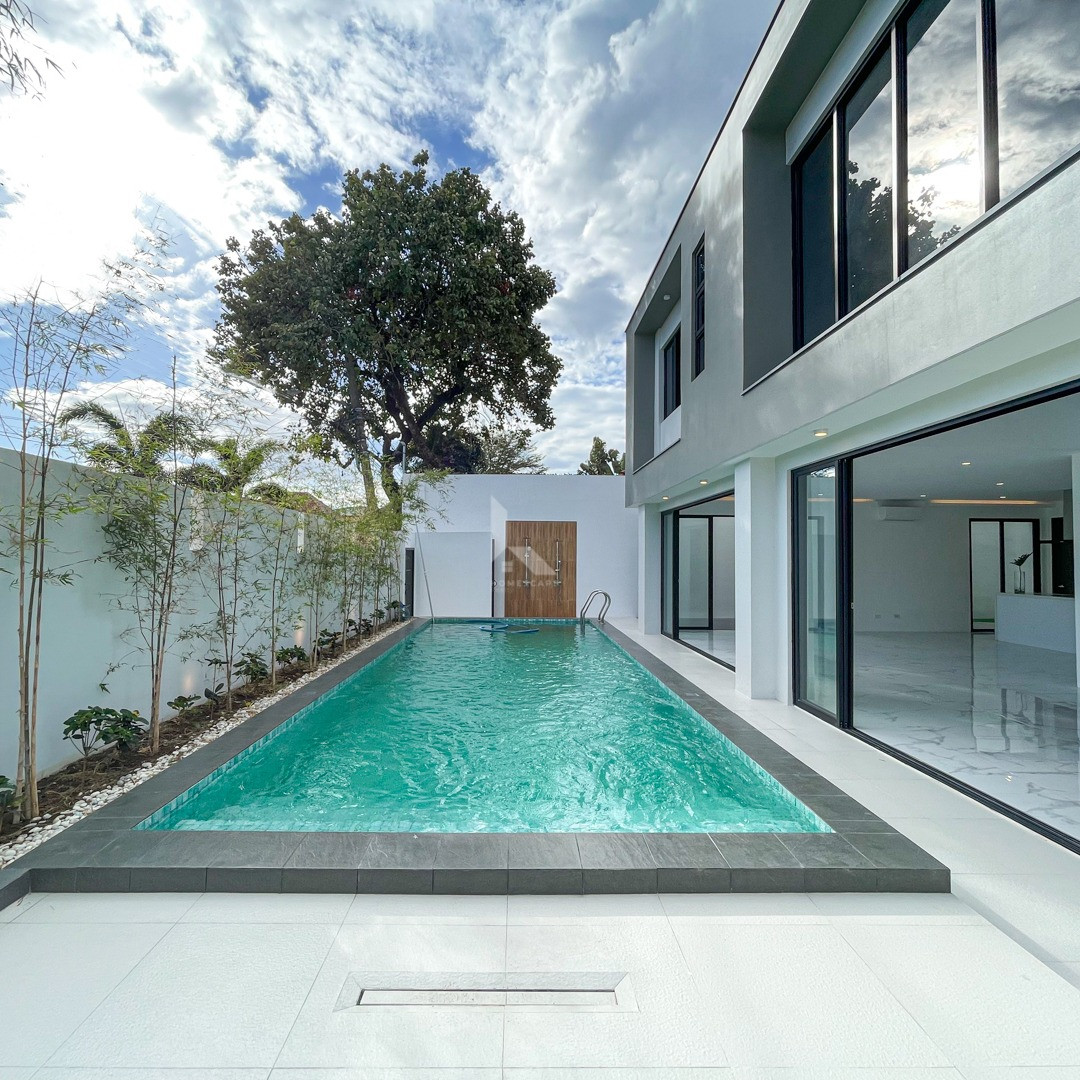 Impressive Modern Tropical Corner Home For Sale in BF Homes, Parañaque City photo 2