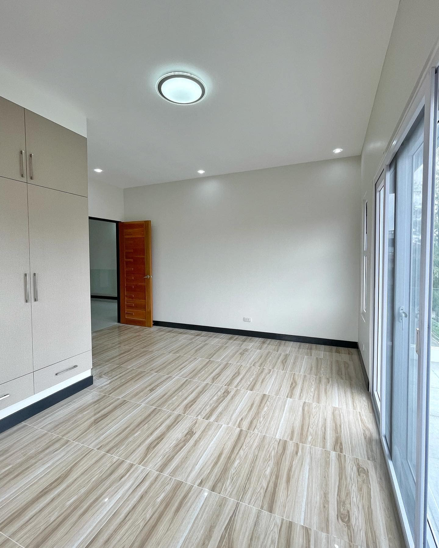 Beautiful Brand New 3-Storey House for Sale in Greenwoods Executive Village photo 5