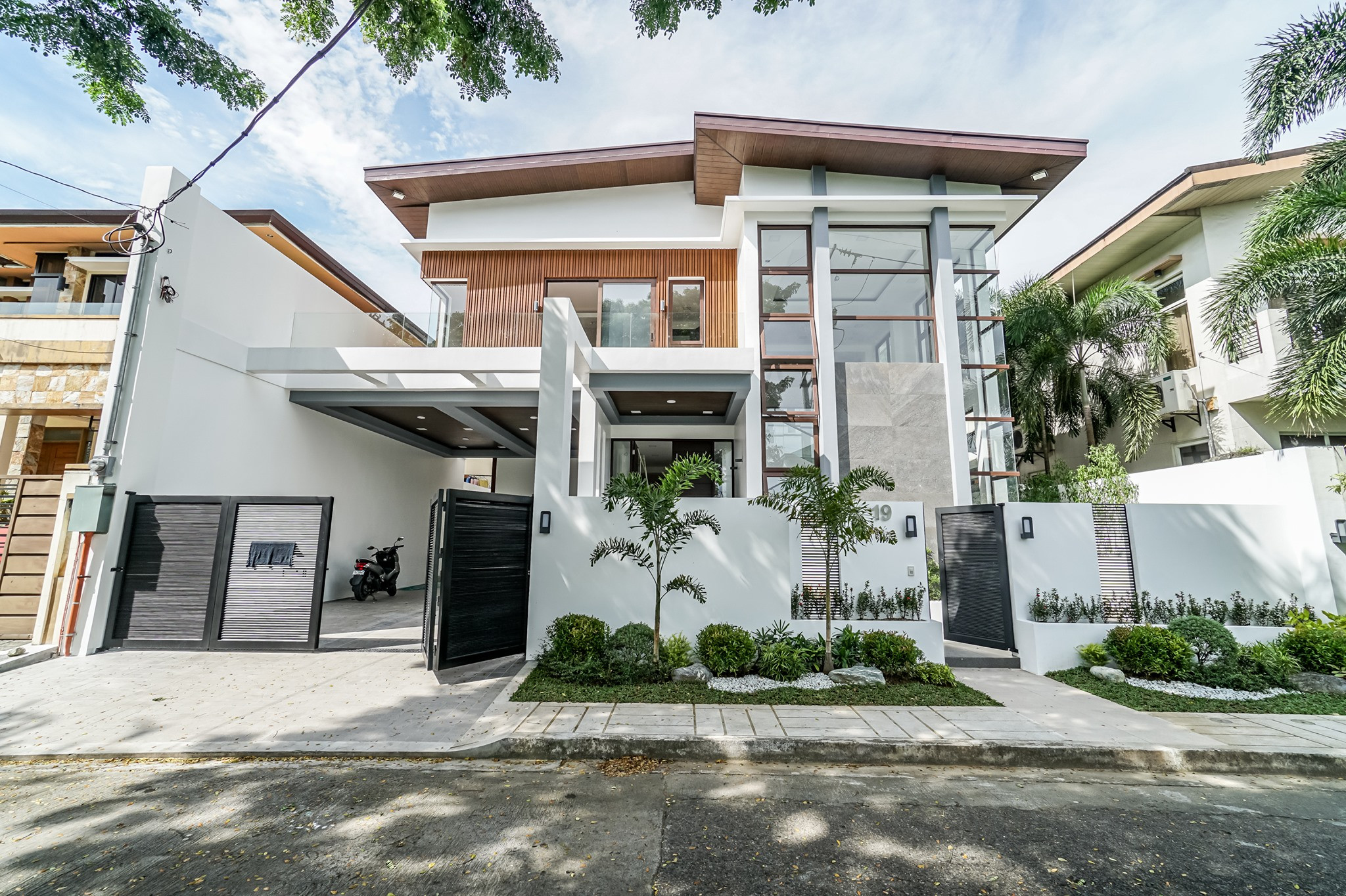 New listing alert! Stunning contemporary house for sale located in Capitol Homes photo 1