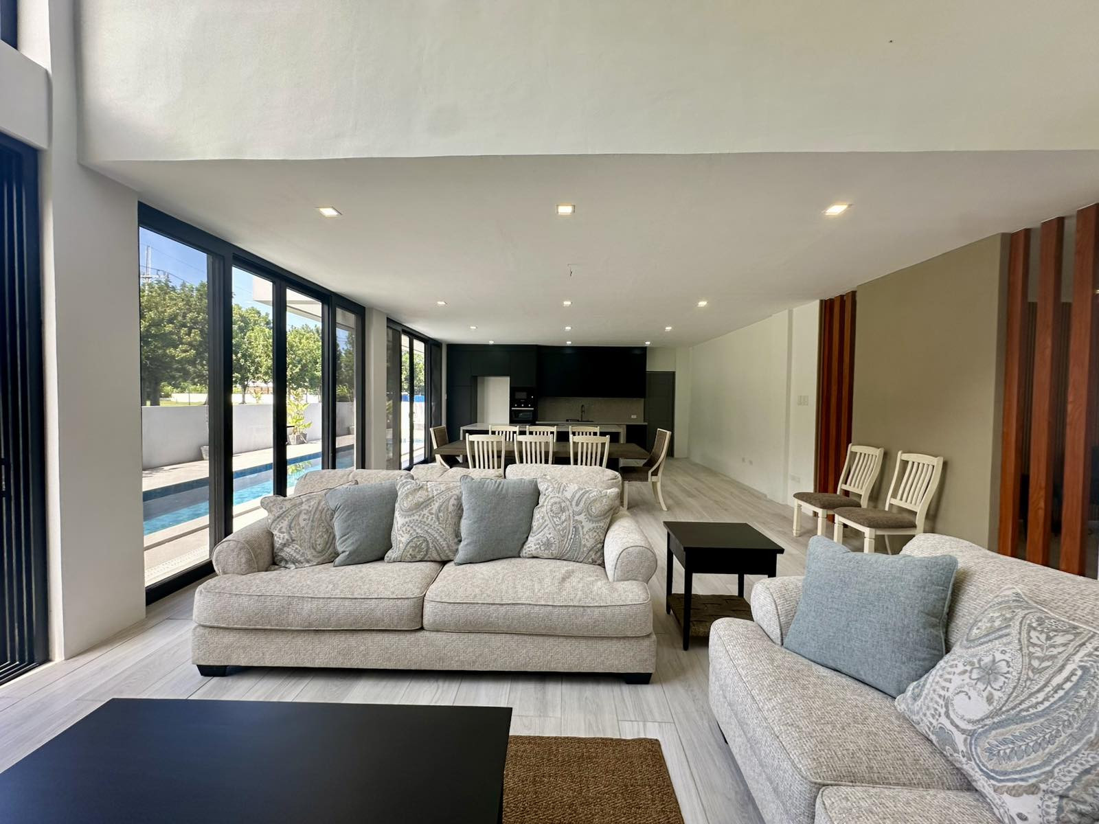 Explore this Charming 5-Bedroom House in Southwoods photo 3