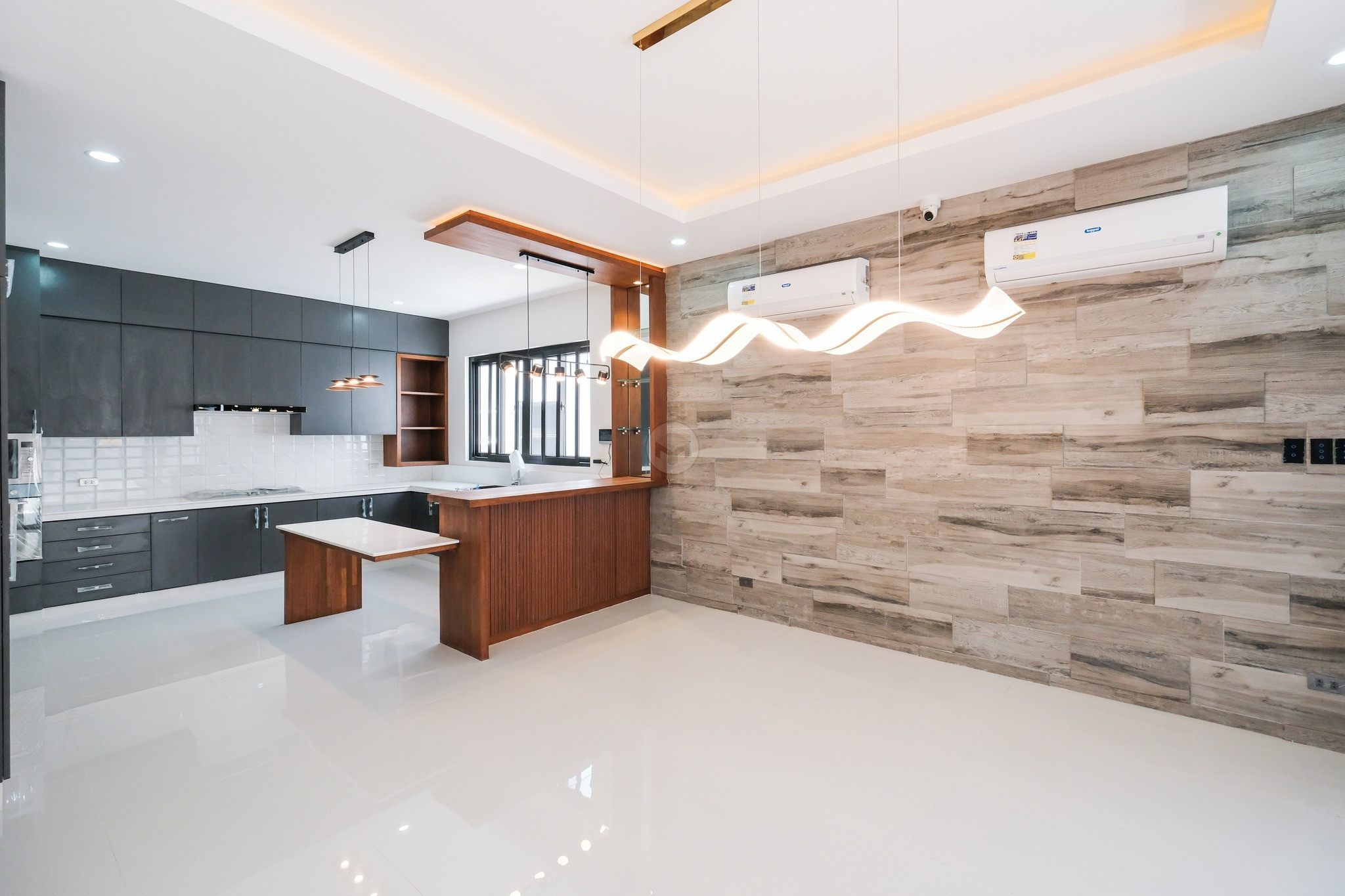 Sneak in this Brand-New 5-Bedroom Home photo 5