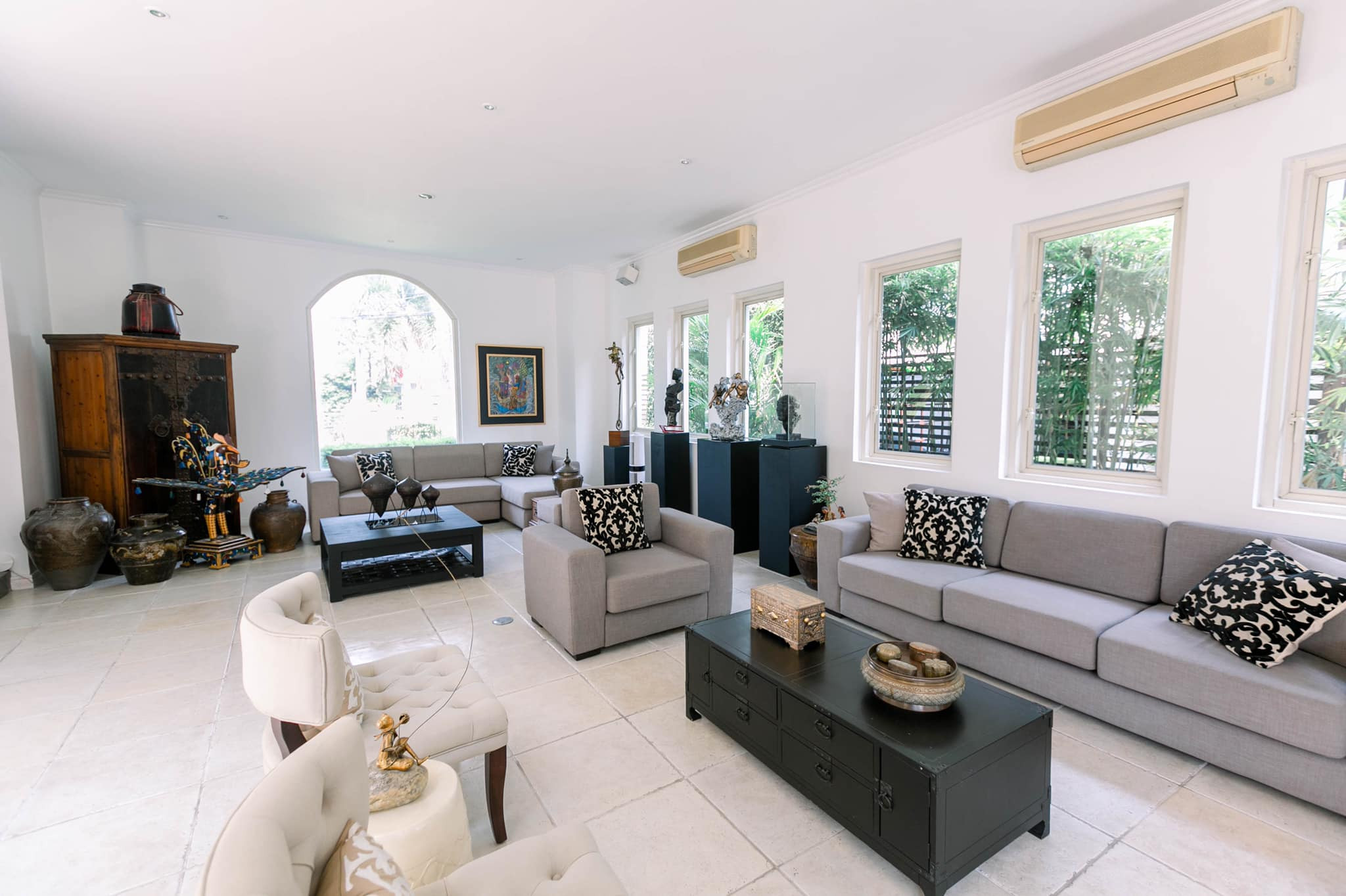 A Timelessly Modern House and Lot for Sale in Loyola Grand Villas, QC photo 4