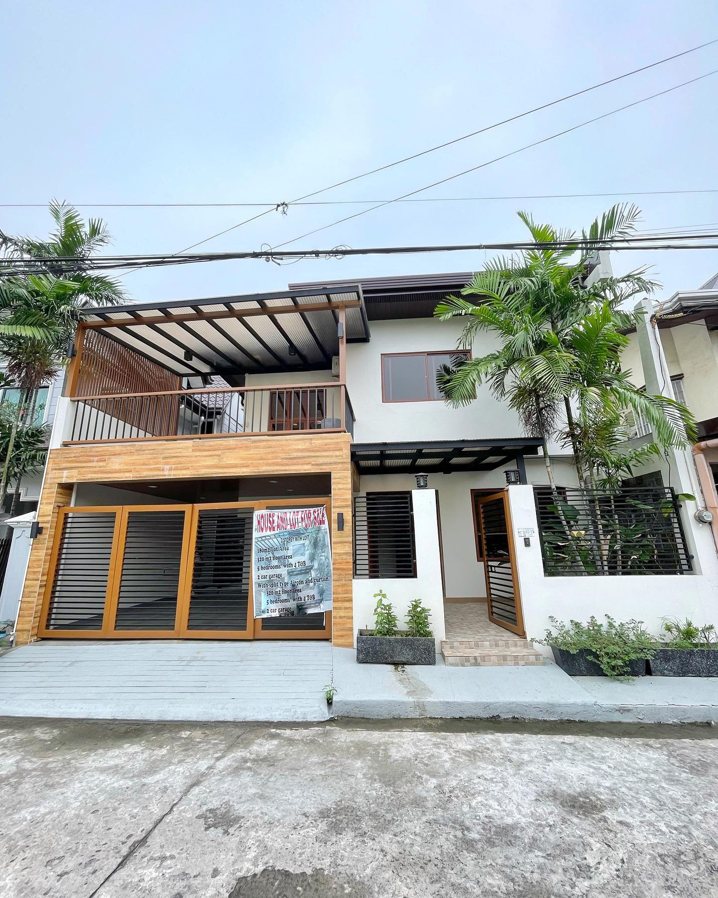 Modern House for Sale in Greenwoods Executive Village photo 1