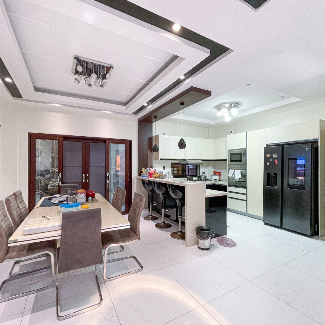 Elegant Fully Furnished Modern Contemporary Home For Sale photo 5