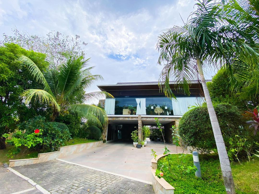 A Stunning Bali-Inspired House for Sale in Anvaya Cove photo 5