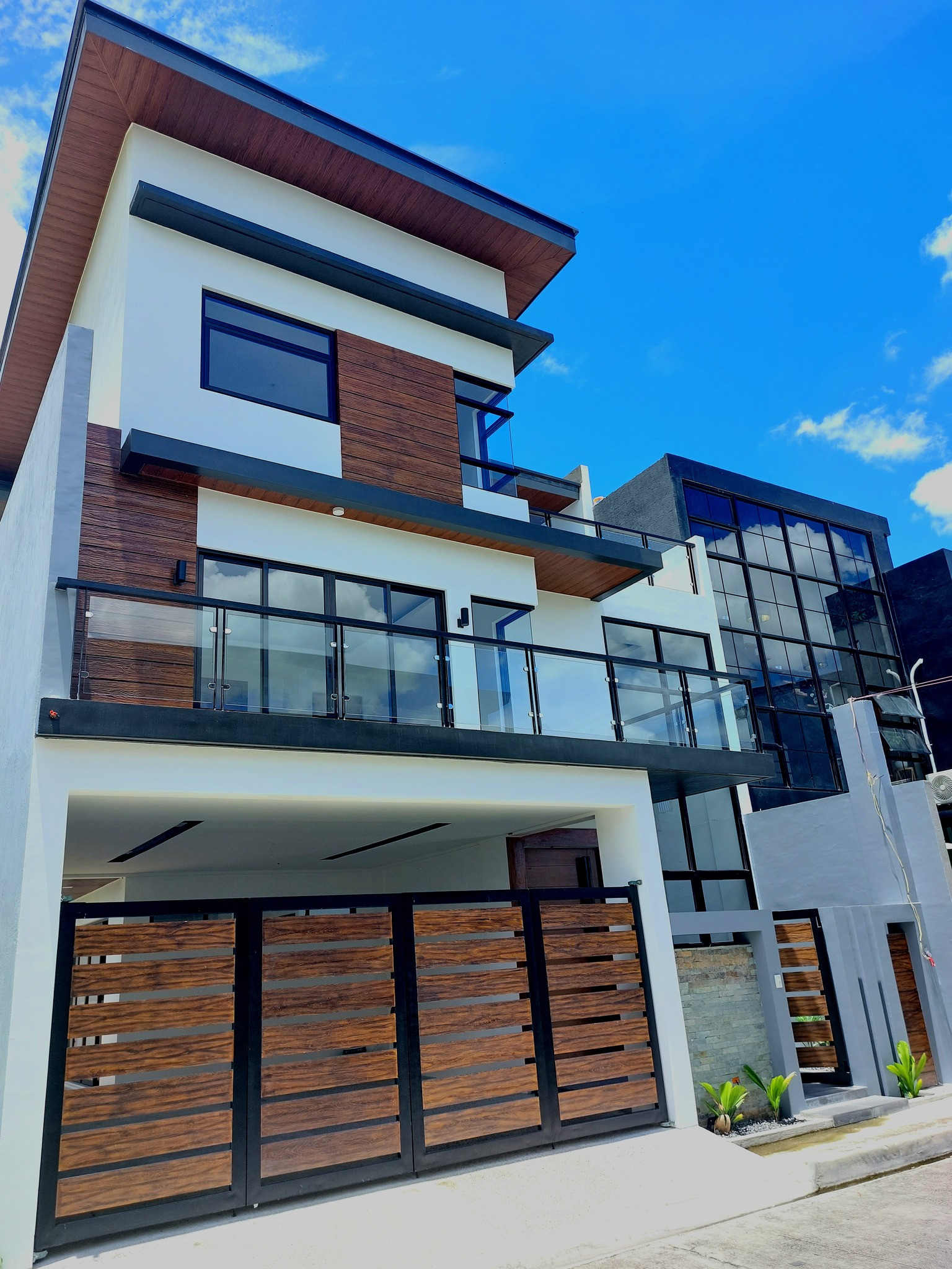 3-Storey Modern House for sale in Greenwoods, Pasig City photo 1
