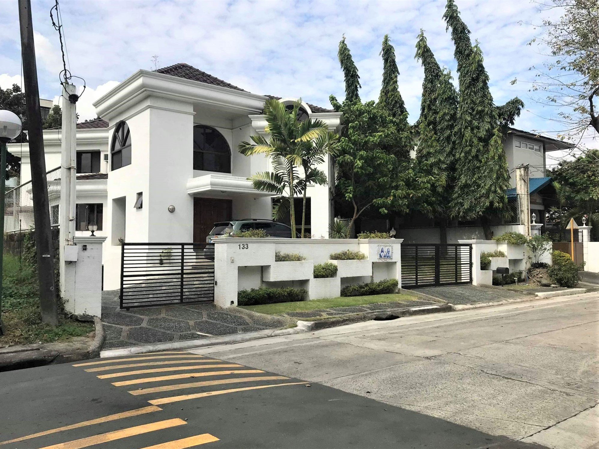 2-storey House with Swimming Pool & Basement in Ayala Alabang Village photo 1
