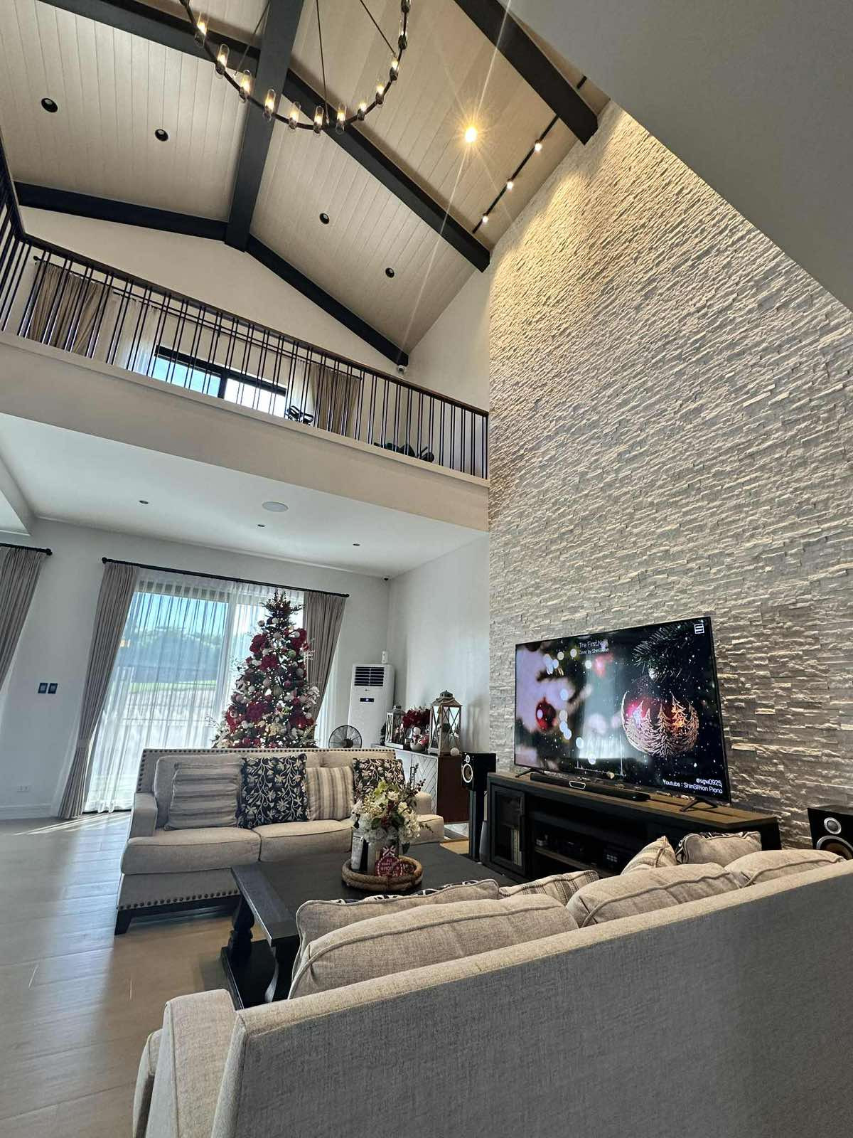Sensational 5-Bedroom House and Lot for Sale photo 2